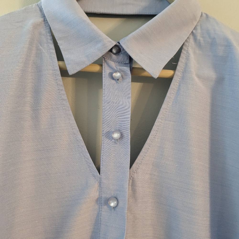 Unique  blue shirt size Large NWOT